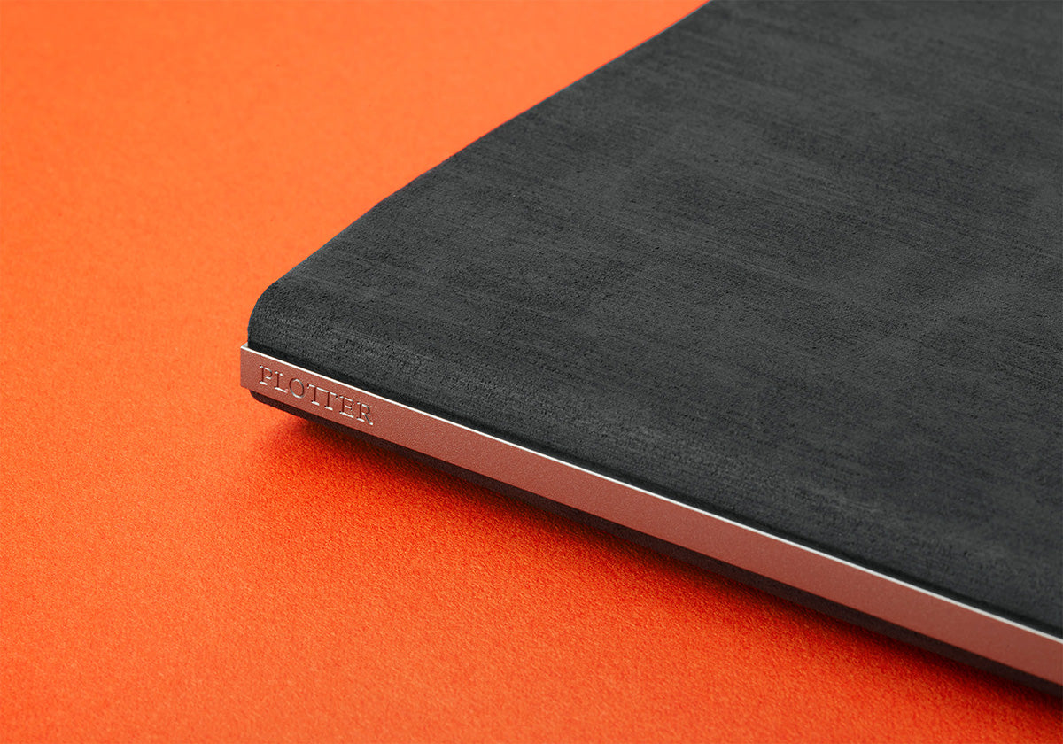 #color_horse hair black