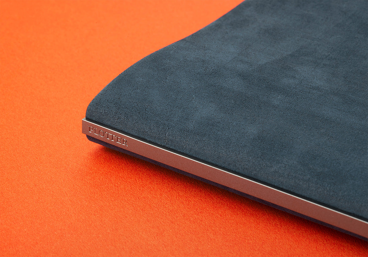 #color_horse hair navy