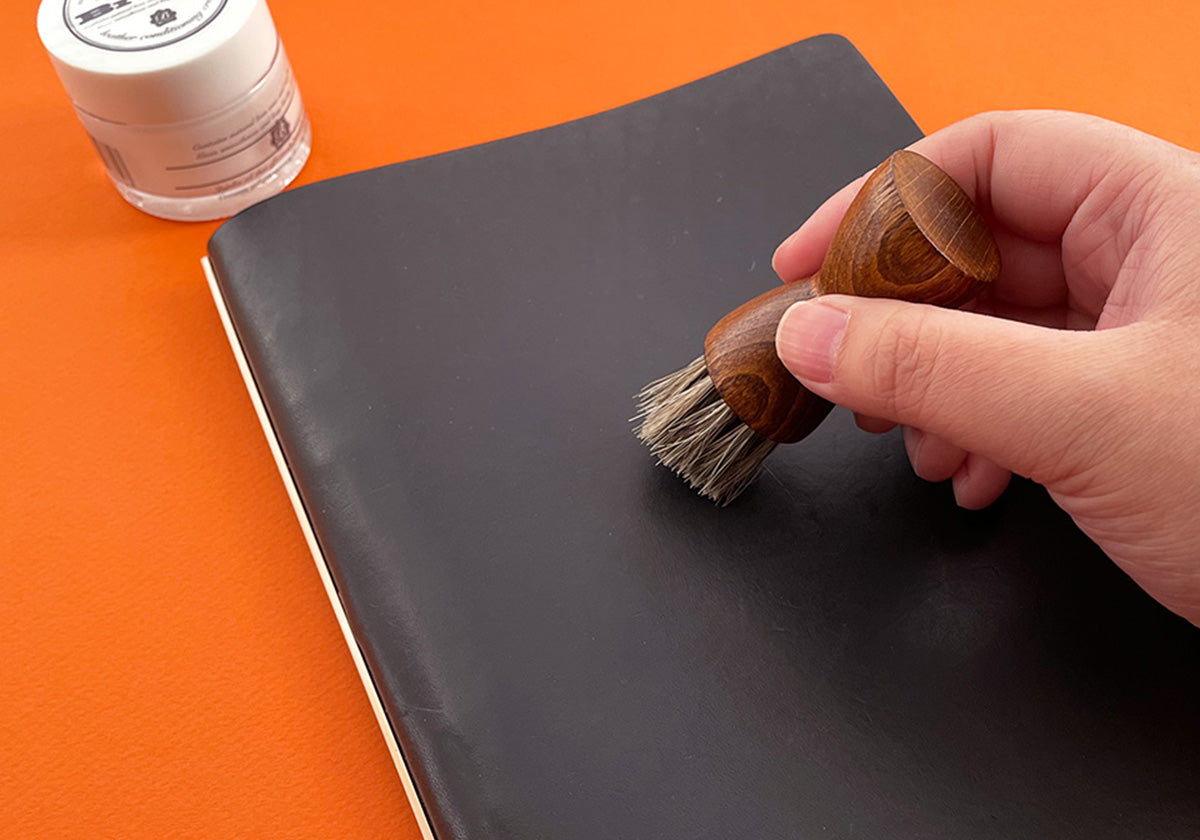 Horsehair Leather Brush No. 7