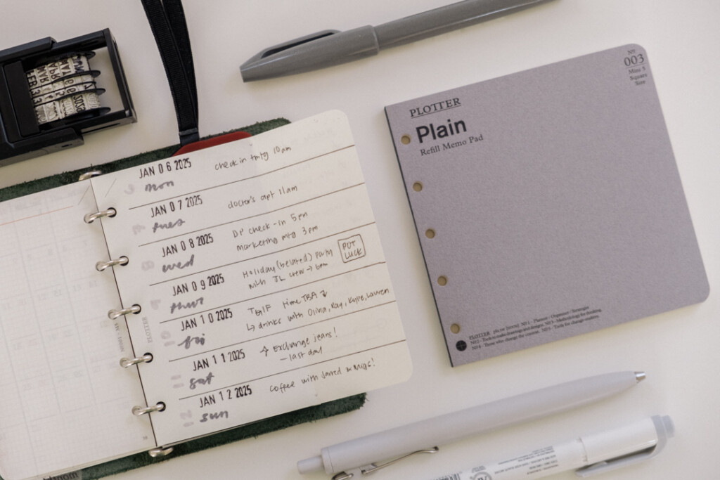 Mini 5 Square refills in Plain Paper unfolded to show that it extends past the PLOTTER Mini 5 Leather Binder so that you can write your full week's schedule on it beside the Refill Memo Pad the paper came from.