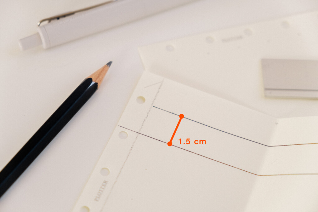 PLOTTER Mini 5 Square refill in Plain Paper being divided into even spaces of 1.5 cm.